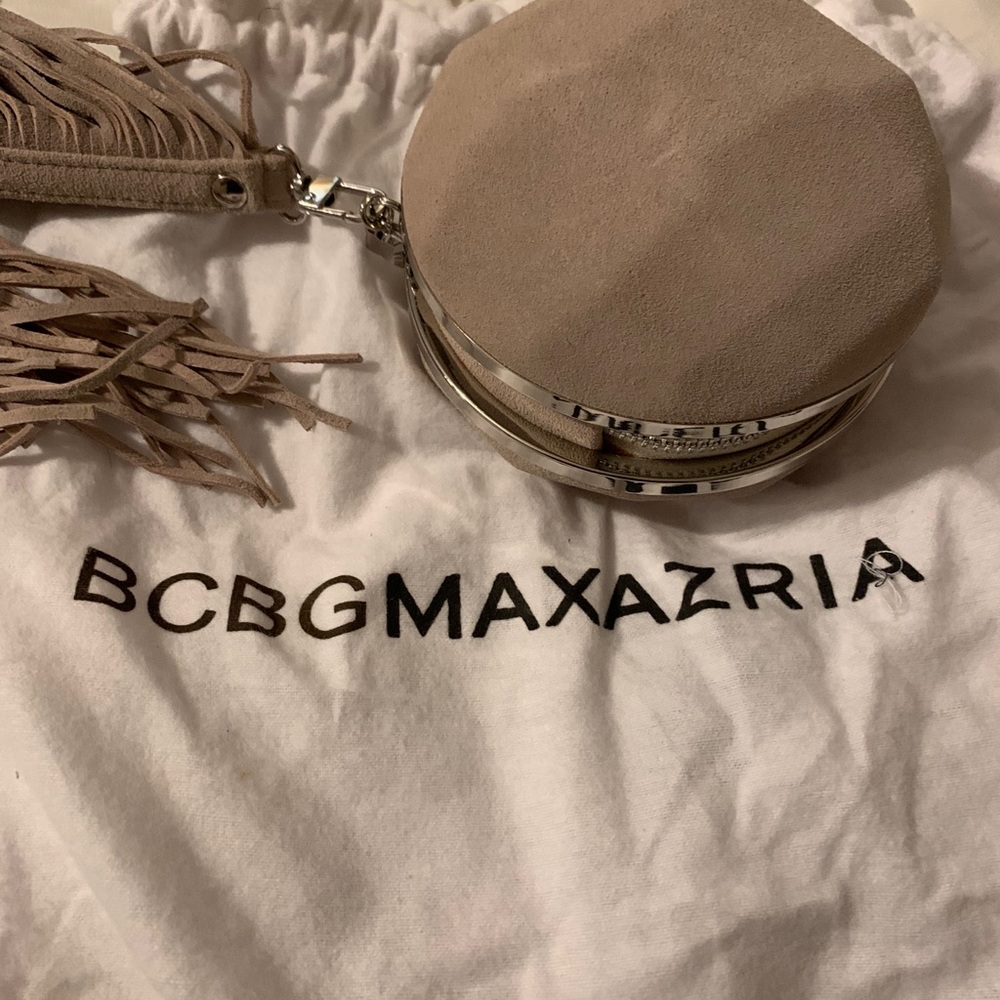 💛🤍🤍💛💛 RARE BCBG Wristlet bracket bag - Picture 2 of 11